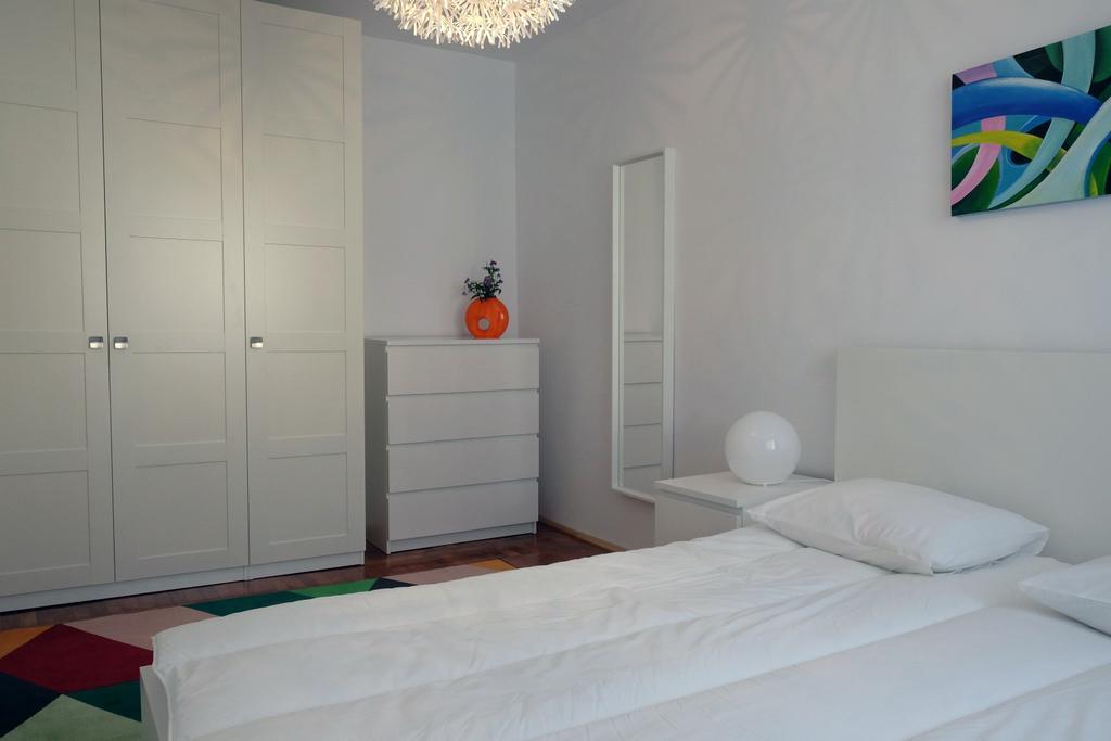 Olympus Apartment Alba Iulia Buitenkant foto