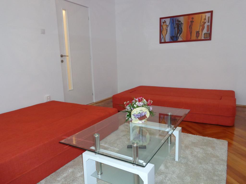 Olympus Apartment Alba Iulia Buitenkant foto